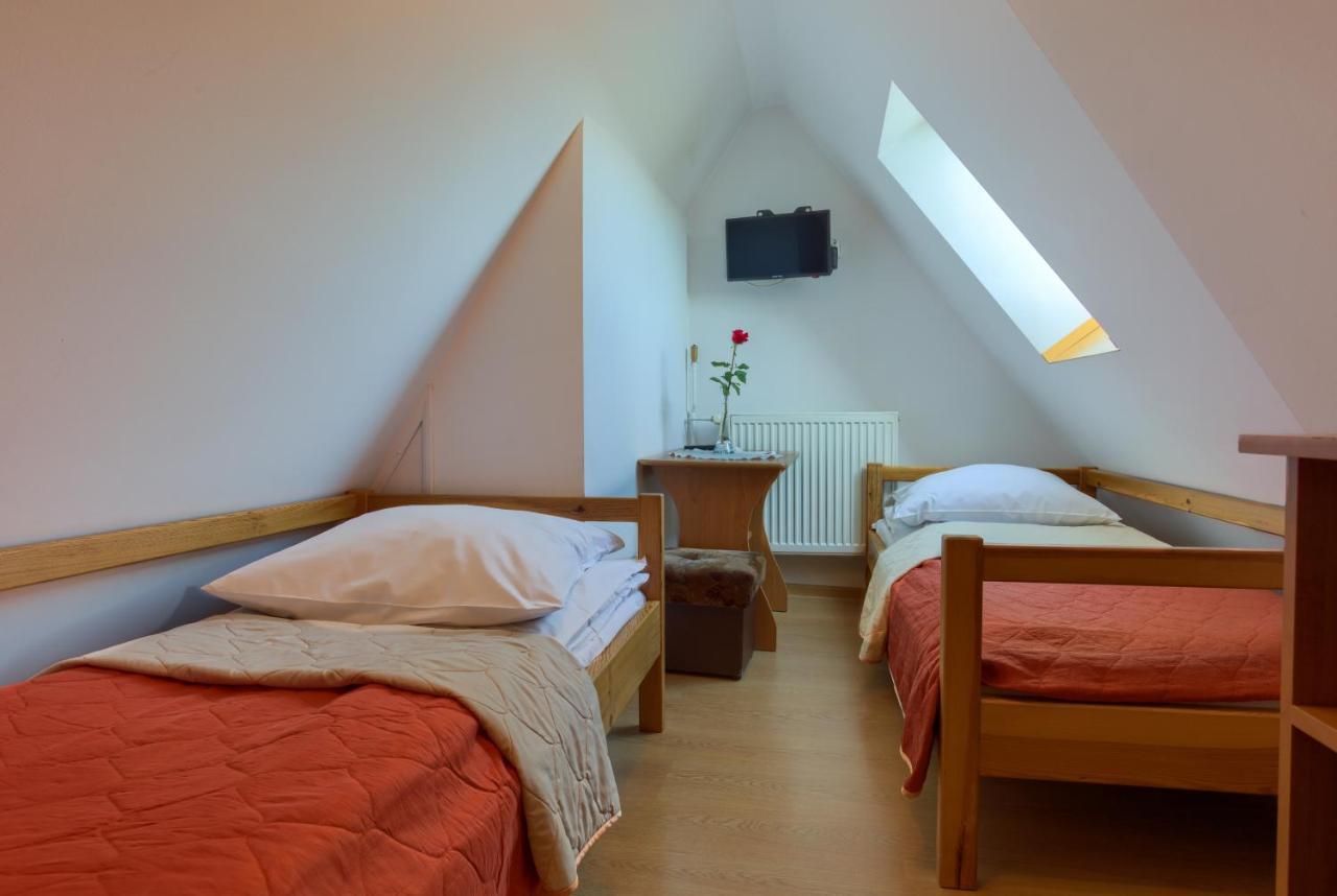 Bed and breakfast Szarotka 2*