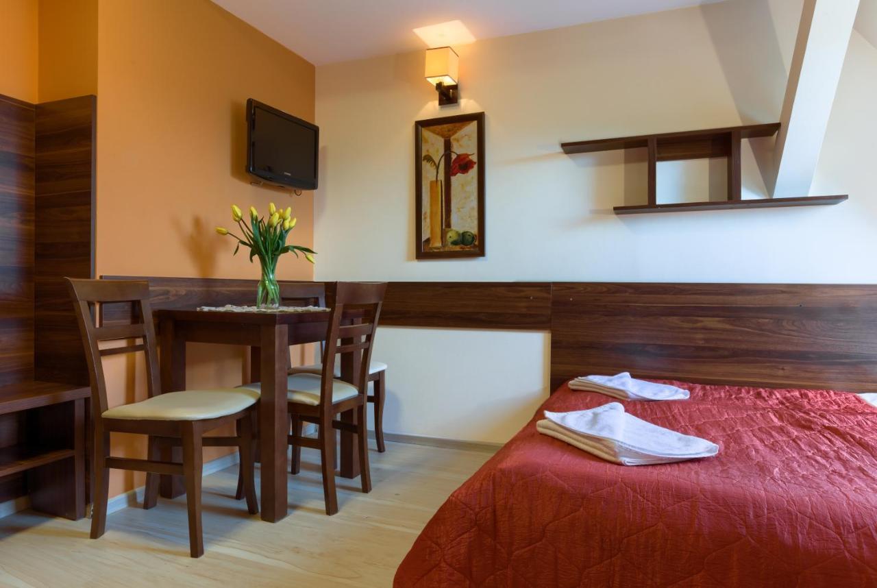 Bed and breakfast Szarotka 2*